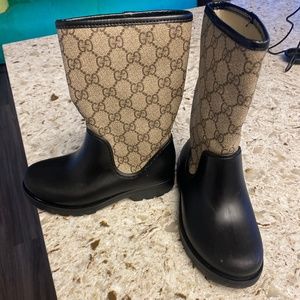 Youth size 30 Gucci Rain boots